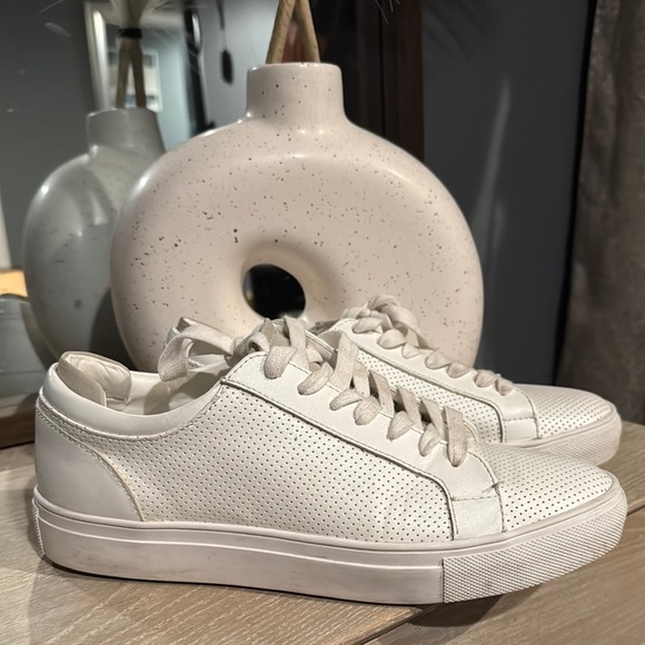 White Minimalist Low-Top Sneakers - Picture 1 of 5